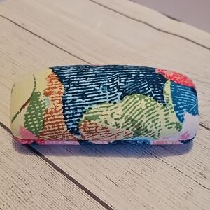 EUC Vera Bradley Hard Clam Shell Eyeglass Case